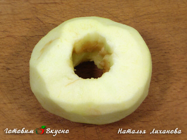 Яблоко запеченное в тесте