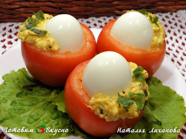 Яйца в помидорах (по-португальски)
