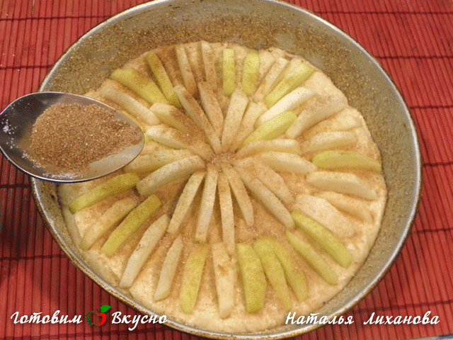 Немецкий яблочный Kuchen с кремом