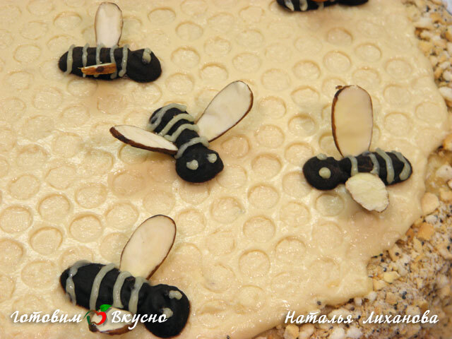 Шоколадные пчелы с миндальными крылышками
